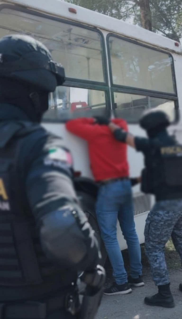 J0venes desafiar0n a p0licías y le entrar0n con tod0 NUE… Ver más